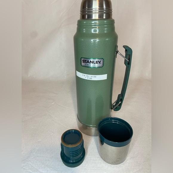 Green Stanley Classic Vacuum Thermos Bottle Insulated 1.1 Qt 1L Stainless Steel - Picture 9 of 9